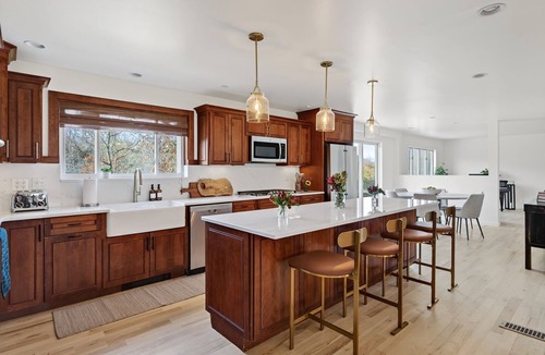 Mount Marion House | Catskills Getaway - 6BR/Heated Pool/Hot Tub/Sauna/Gym/Firepit