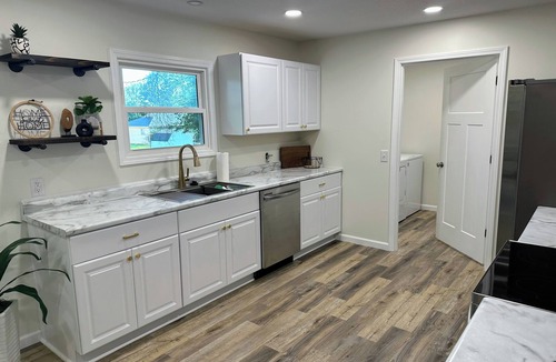 Hamilton House | Charming 2BR Cottage - Short walk to Missouri Star & Downtown Hamilton