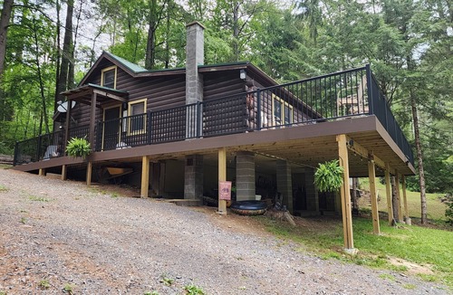 Antes Fort Cabin | Charming 3-bedroom cabin with WiFi, AC in tranquil Waterville