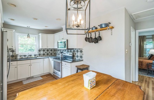 Cary House | Charming 3bedroom home in Welcoming Cary, Centrally Located with Greenway Access
