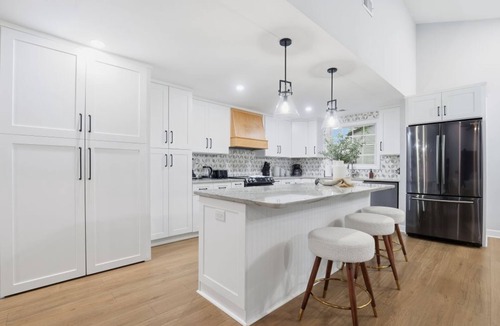 Charlotte House | Charming Shadow Lake Retreat – Spacious, Modern & Serene!