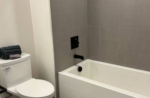 Mill River Apartment | Chic 1-bedroom with WiFi, AC, fitness room in awesome New Haven