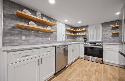 Church Street House | Chic 2BR Downstairs Unit - Zoo & Mercedes-Benz