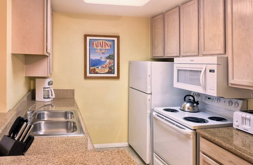 Anaheim Resort Hotel | Club Wyndham Dolphin's Cove