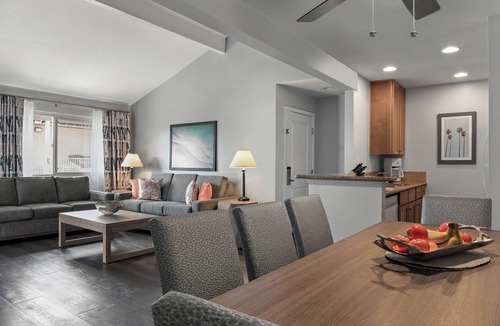 Anaheim Resort Hotel | Club Wyndham Dolphin's Cove