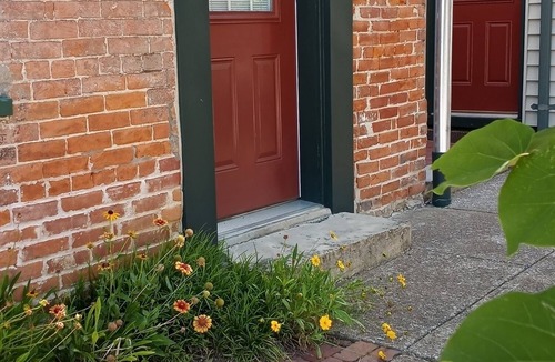 Hermann House | Cobbler Suite, Private Entrance and Private bath, 100% NO SMOKING PROPERTY!