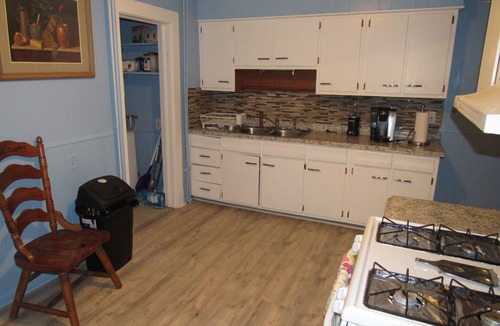 Center House | Comfortable 3BR Home with Parking, Laundry & Workspace