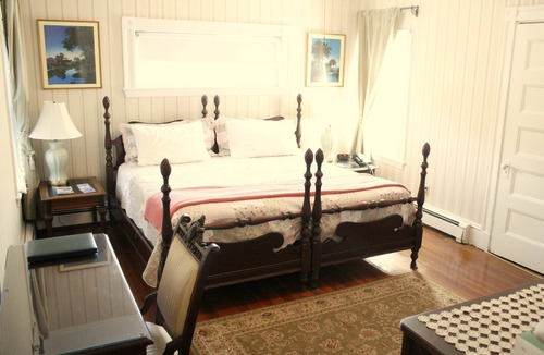 Coolidge Corner South Side House | Coolidge Corner Guest House