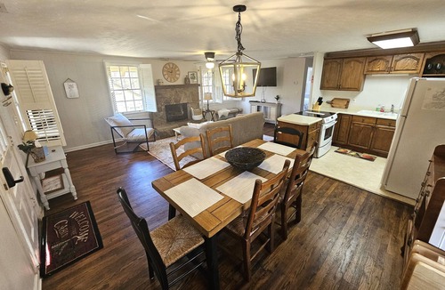 Unaka Cabin | Cozy Cabin in Gated Community with Pool and Marina Access, Pet Friendly!