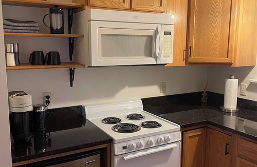 Old North End Apartment | Cozy studio apartment in downtown Burlington