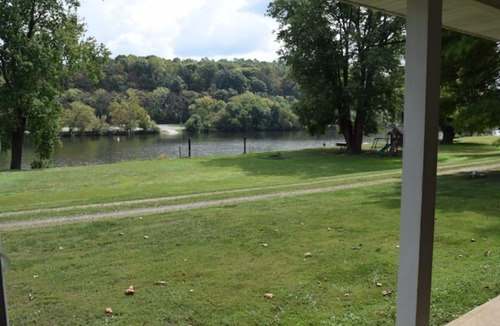 Draper House | Cozy Waterfront Cabin on New River/Claytor Lake