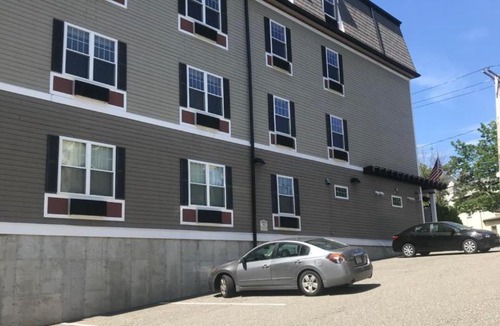 South Side Hotel | Crescent Suites Hotel