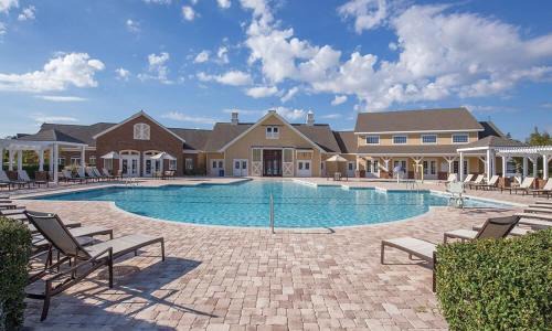 Williamsburg House | CW Governor's Green Four 2BR Suites Sleeps 32