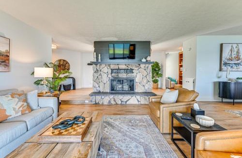 Benton House | 'Edgewater on Kentucky Lake' w/Hot Tub & Games