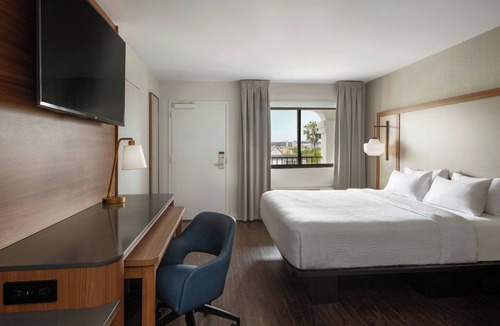 Anaheim Resort Hotel | Fairfield by Marriott Anaheim Resort