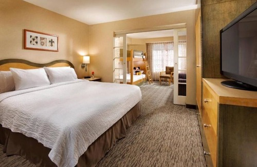 Anaheim Resort Hotel | Family Retreat Near Disneyland w/Relaxing Poolside Vibes