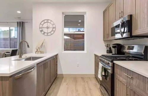 Santa Clara House | Fore & Explore | 2 Homes, Sleeps 20 + Pool & E-Scooters!