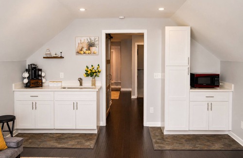 Milton House | Fully Fenced Yard - Dog-Friendly Only - No Smoking- Sleeps 6 - Alpharetta