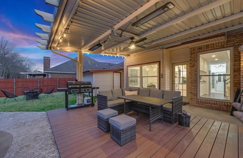 Mesquite House | Glamorous 4BR 2B Home with Pool Game Room & Fire Pit