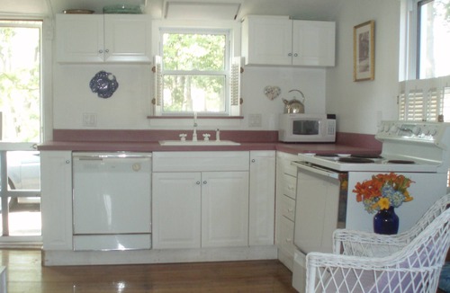 Branford Cottage | Gorgeous and Charming Summer Cottage Steps Away from Sea!