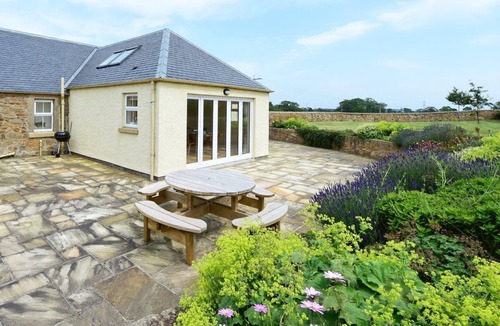 Ormiston House | HAWTHORN HOUSE - spacious home set amidst lush gardens & rolling countryside