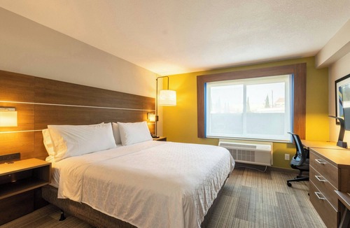 Southwest Anaheim Hotel | Holiday Inn Express Anaheim West by IHG