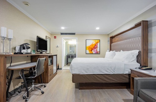 Plainview Hotel | Holiday Inn Plainview-Long Island by IHG