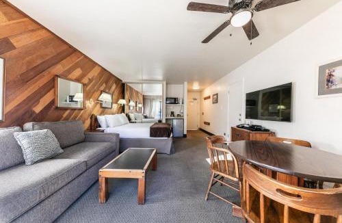 Truckee House | Homey 1st Floor Studio #135 at Donner Lake Village