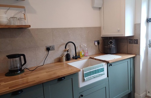 Chapeltown Cottage | Ideal for small groups - Thorner/Leeds 3 Bed cottage - with fantastic views