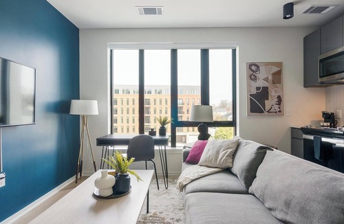 Durham Apartment | Landing | Beautiful Studio, Pool, Gym