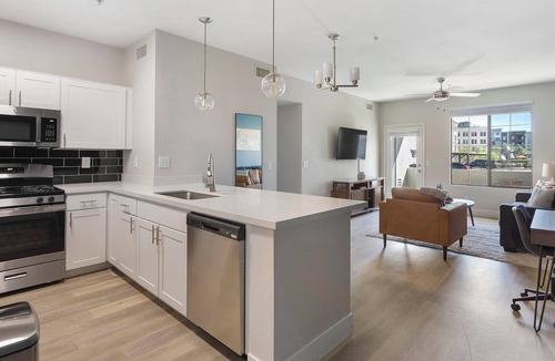 Rhodes Ranch Apartment | Landing | Modern 2BD, Gym, Clubhouse