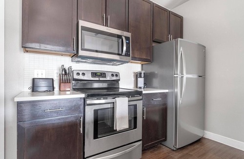Katy Apartment | Landing | Spectacular 2BD, Courtyard, Gym
