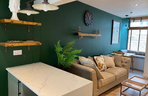 Eyemouth Apartment | Luxurious one-bedroom seaside apartment