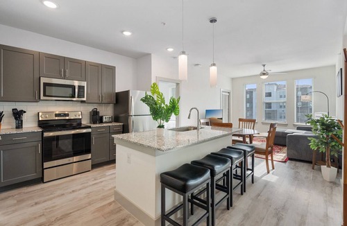 Stony Ridge North Apartment | Luxury 2BD/2BA Next to Airport zvq6