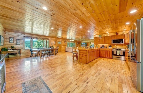 Hot Springs House | Modern Mountain Cabin Hot Tub | Hot Springs, VA