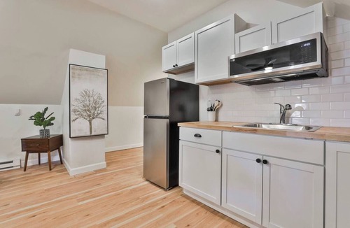 North Andover Apartment | Modern Private Near Downtown & Hgwy