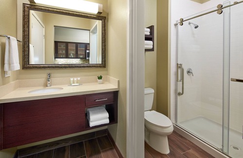 Anaheim Resort Apartment | Queen Studio Suite w/Kitchen Near Disney