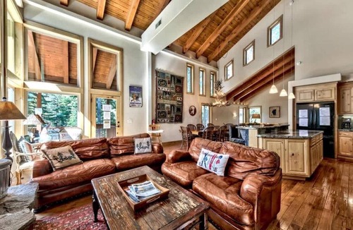 Truckee Cabin | Ramshorn Basecamp: Golf Course, Hot Tub, Bunk Beds, Beautiful Views, Arcade