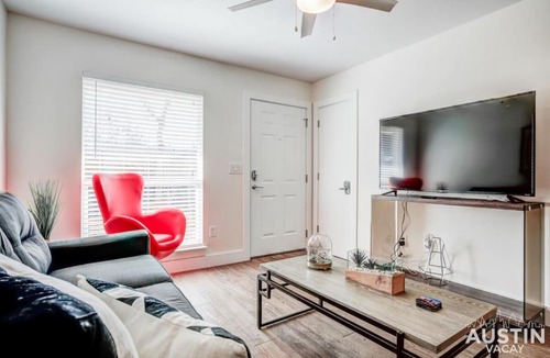 Parker Lane Apartment | Recently Remodeled Home Close to South Congress