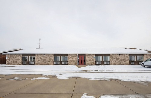 Chesaning House | Relax and Recharge! 3 Comfortable Units, Pet-Friendly, Free Parking