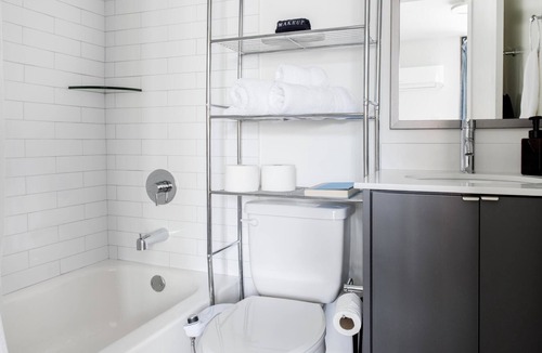 Virginia Highland Apartment | Ruby Tuesday Summary: