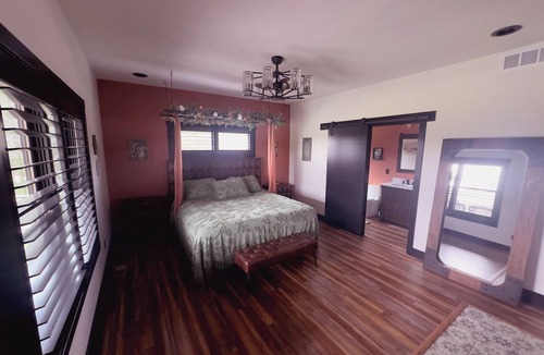 St. James House | Rustic charm meets modern comfort on 154 acres of Missouri countryside.