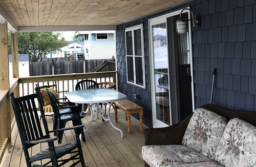 Seabrook House | Seabrook Beach May/June Sept/Oct 4 BR - 2BTH - Porch - 2 min walk to beach