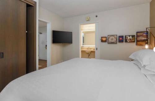Dallas Design District Hotel | Sheraton Suites Market Center Dallas