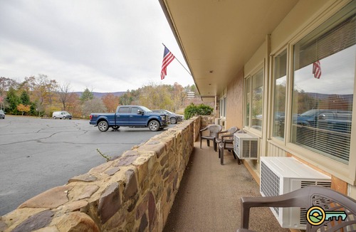 Mount Jackson Condo | Ski/MTB/Golf Condo (#116) - Slope side | Mountain & golf course views | Walk-in access!