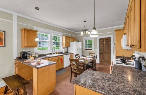 Lyman House | Sleeps 6 - Great for Long Stays @ Rachel`s Retreat