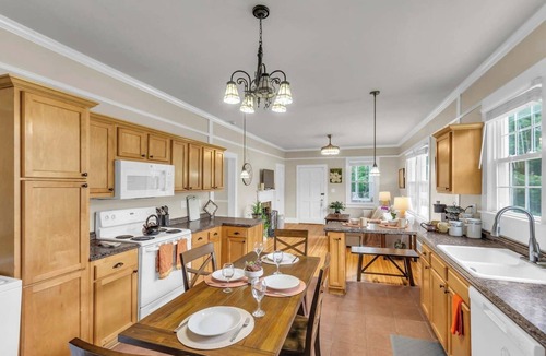 Lyman House | Sleeps 6 - Great for Long Stays @ Rachel`s Retreat