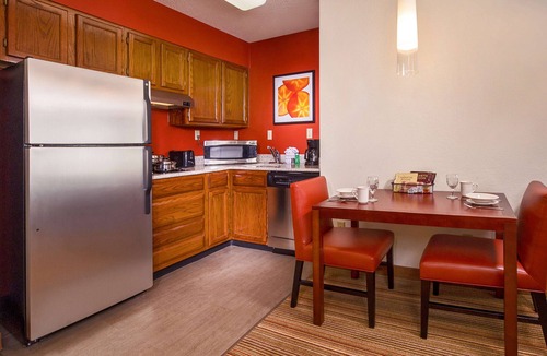 Barracks Road Hotel | Sonesta ES Suites Charlottesville University