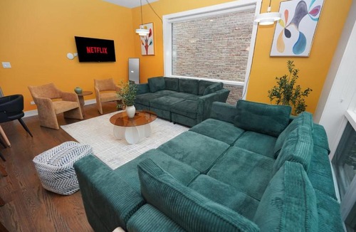 University Village / Little Italy Apartment | Spacious 4BR West Loop Retreat with Optional Parking