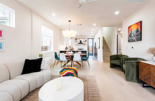 Swede Hill House | Spacious Luxury Retreat in Vibrant East Austin